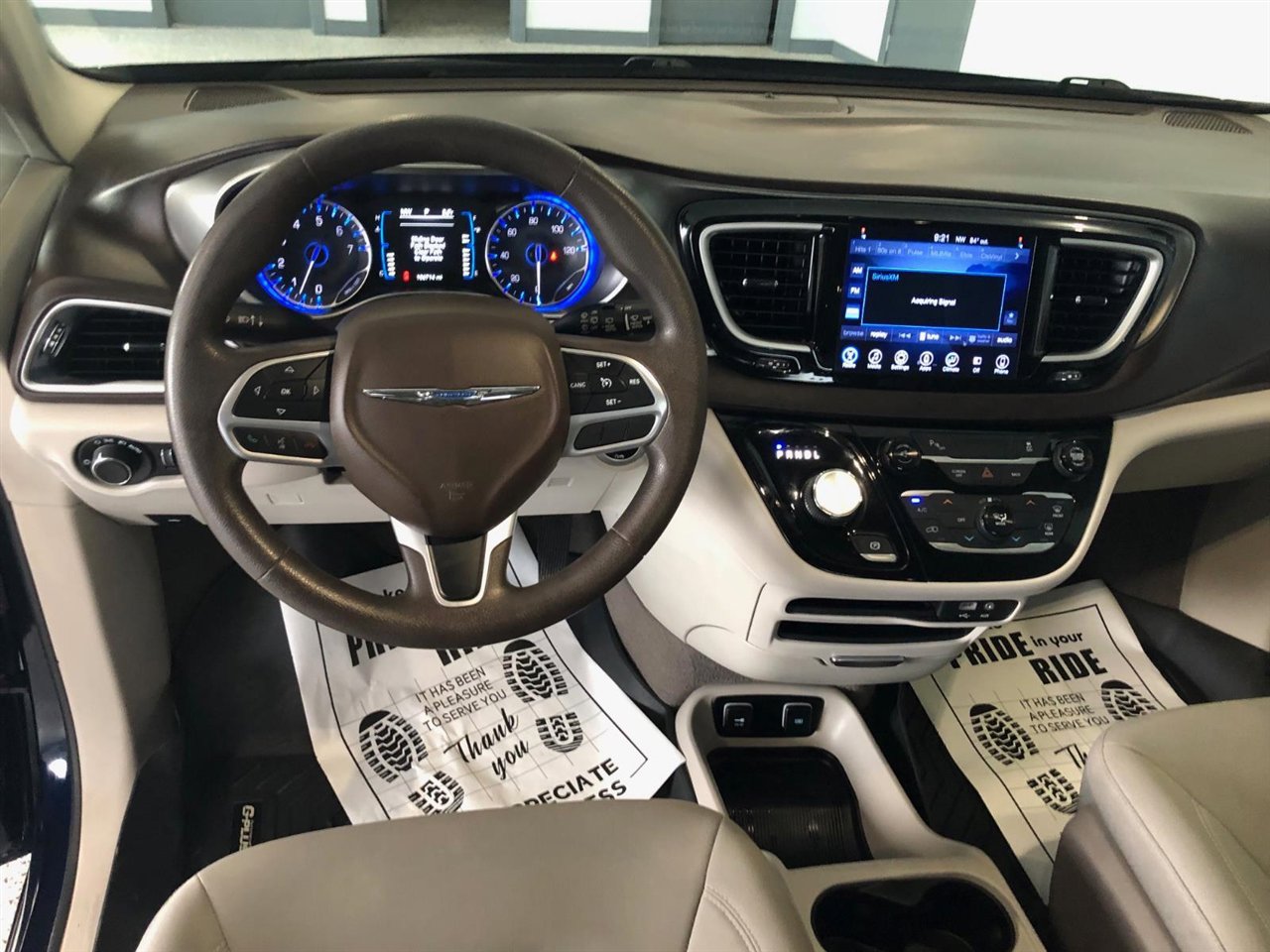 Used 2017 Chrysler Pacifica Touring w/ Tire & Wheel Group image 7