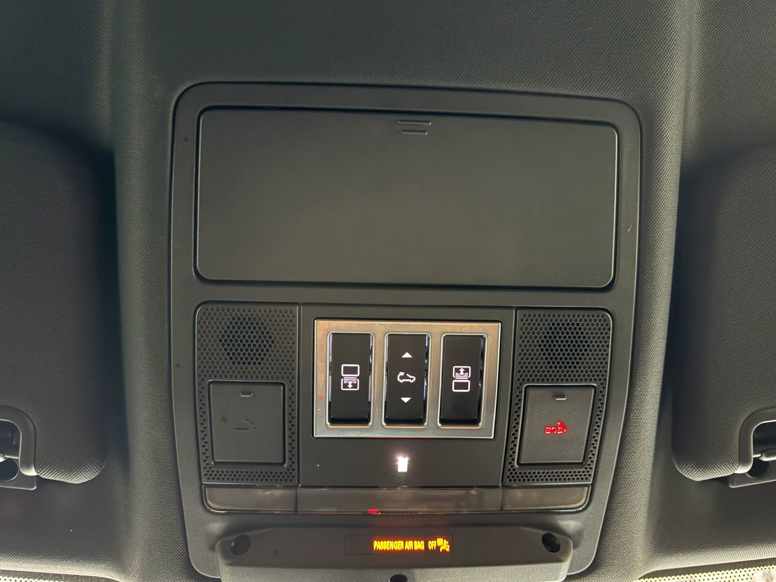 Used 2020 Land Rover Discovery SE image 35