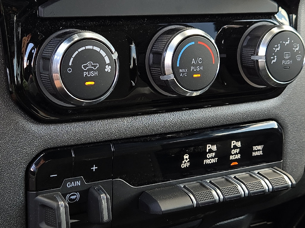 New 2026 RAM 1500 Warlock AWD/4WD image 13