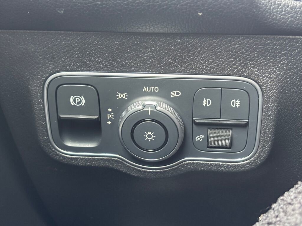 Certified 2023 Mercedes-Benz GLB 250 4MATIC image 24