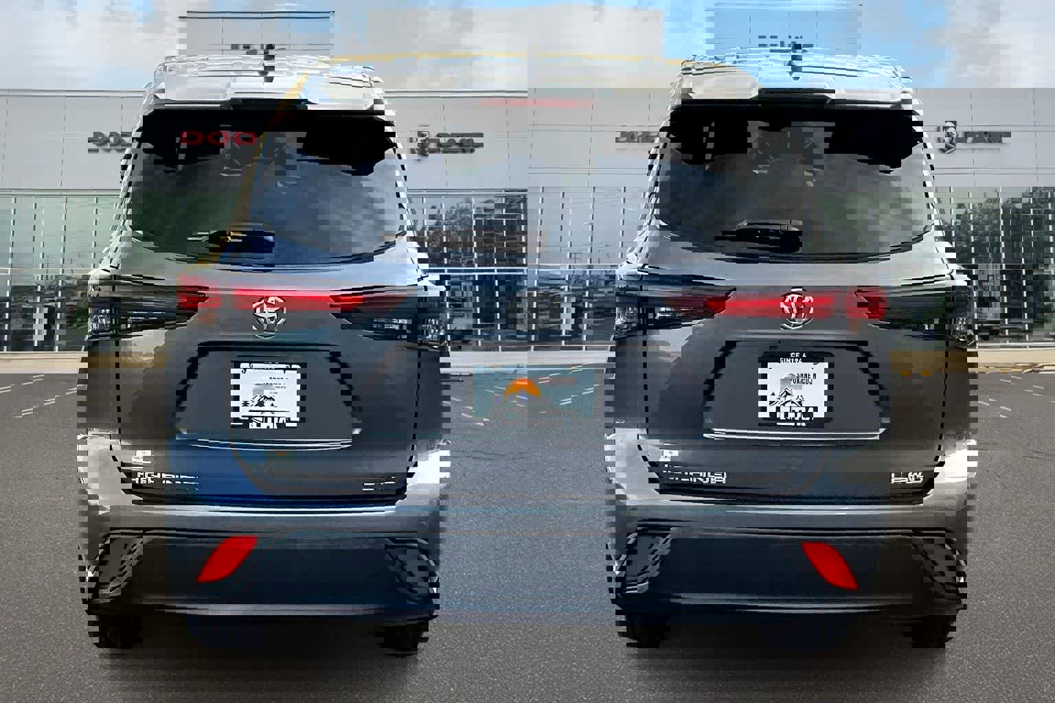 Used 2024 Toyota Highlander LE image 5