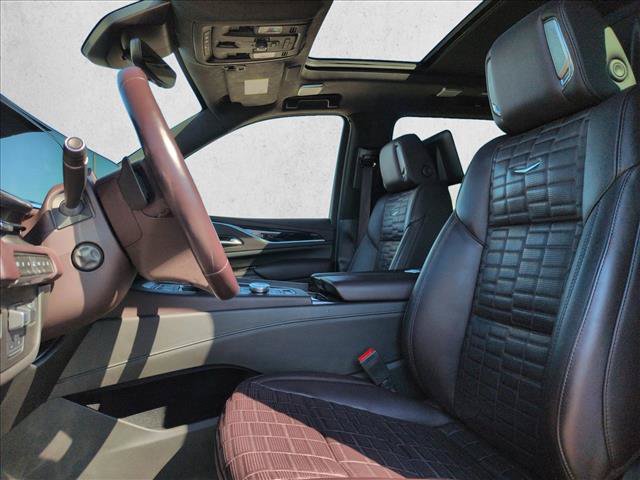 Used 2023 Cadillac Escalade ESV Sport Platinum w/ LPO, ONYX Package AWD/4WD image 17