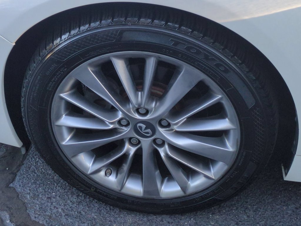 Used 2018 INFINITI Q50 Luxe w/ Essential Package (3.0T Luxe) AWD/4WD image 10