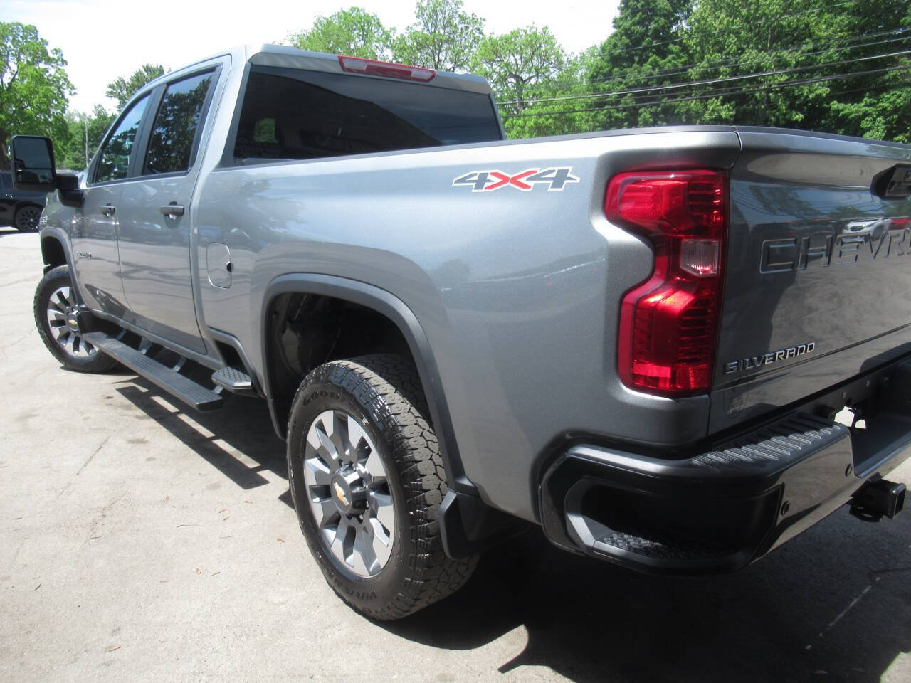 Used 2025 Chevrolet Silverado 2500 Custom w/ Custom Value Package AWD/4WD image 15