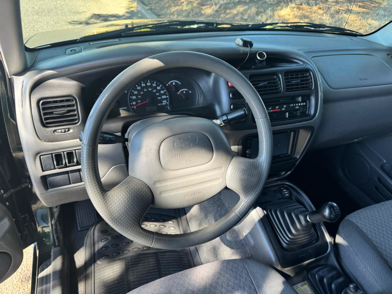 Used 2002 Chevrolet Tracker 4WD Convertible image 11