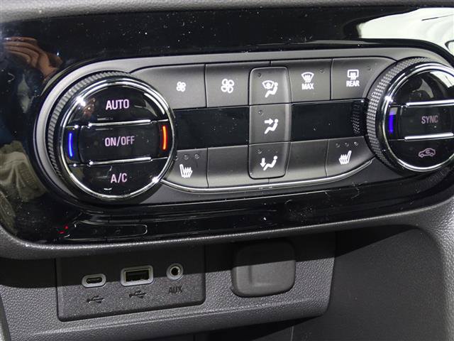 Used 2023 Buick Encore GX Essence w/ Experience Buick Package FWD image 12