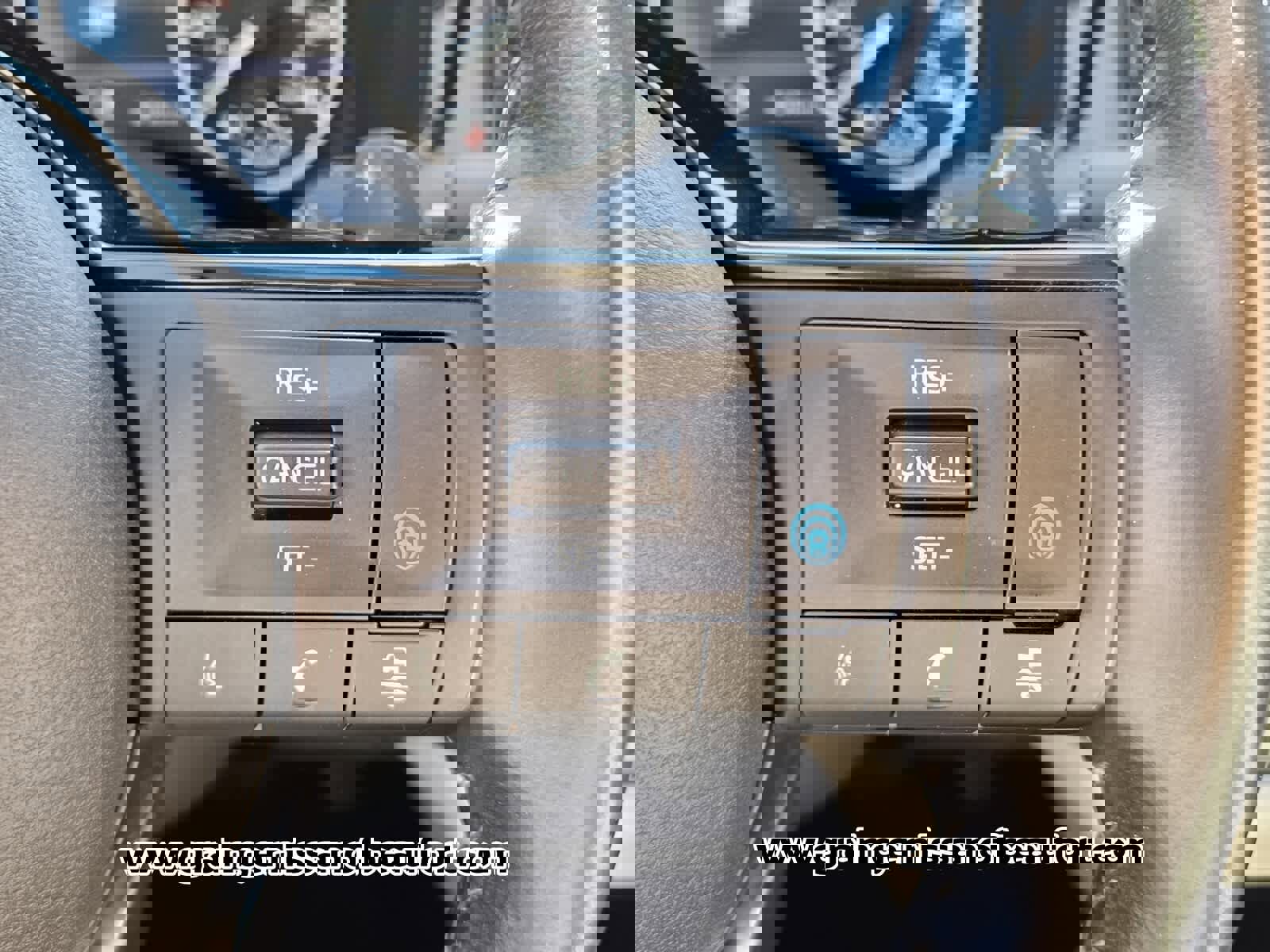 Used 2022 Nissan Pathfinder SV image 13