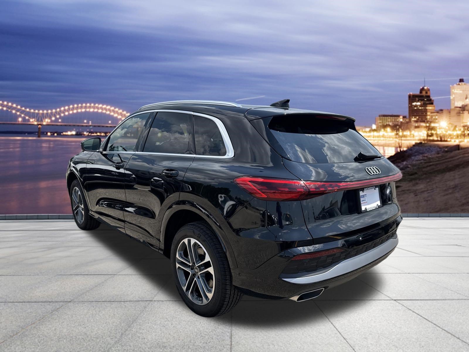 Certified 2025 Audi Q5 Premium AWD/4WD image 3
