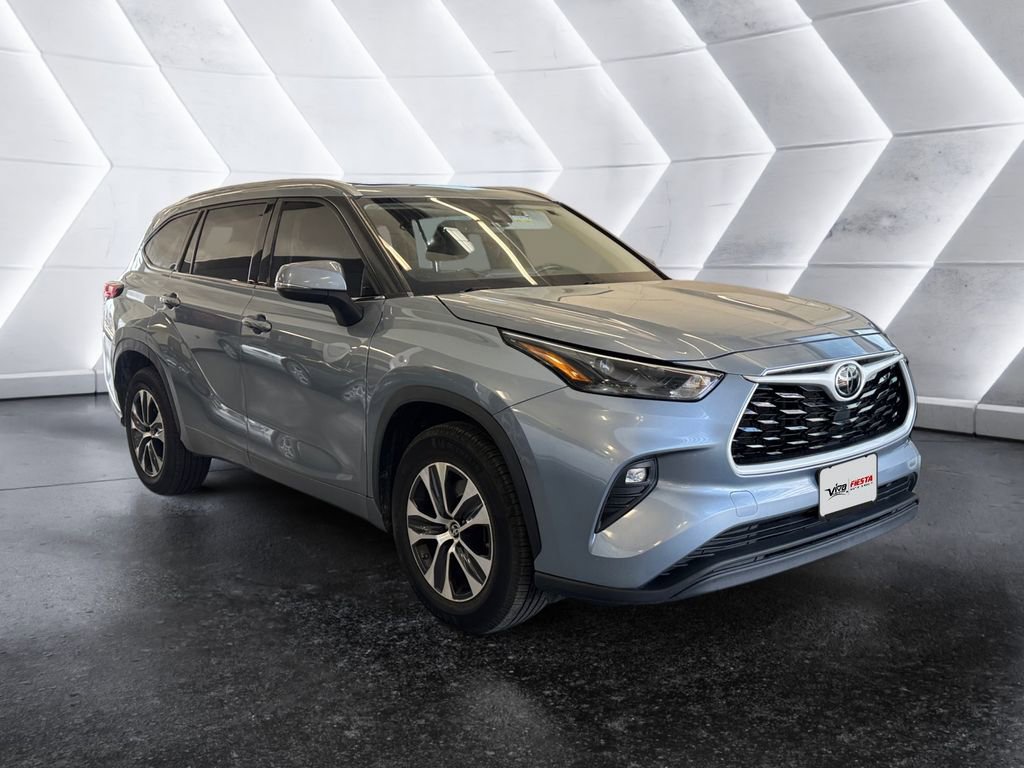 Used 2022 Toyota Highlander XLE