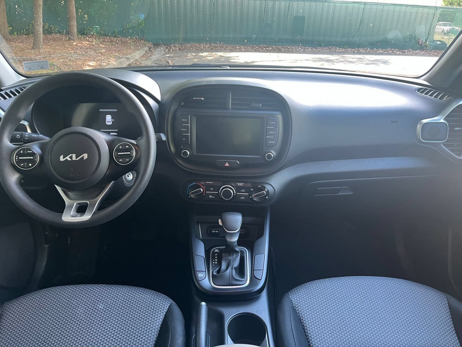 Used 2025 Kia Soul LX w/ LX Technology Package FWD image 30