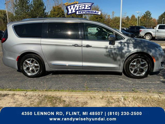 Used 2018 Chrysler Pacifica Limited FWD image 16