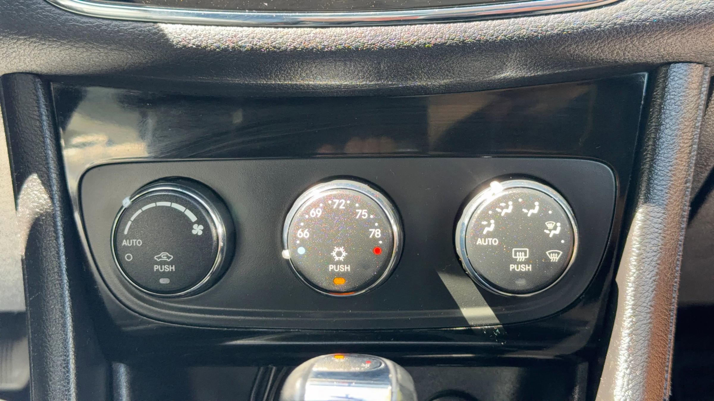 Used 2012 Chrysler 200 Touring image 26