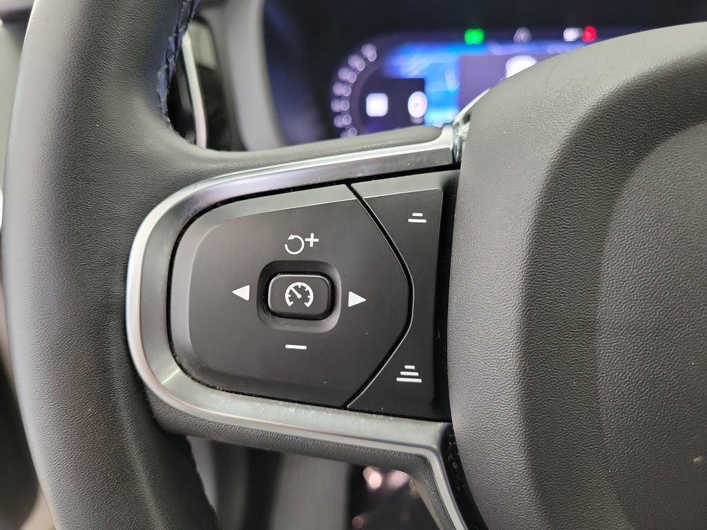 Used 2024 Volvo XC60 B5 Core AWD/4WD image 25