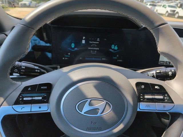 Used 2025 Hyundai Elantra SEL FWD image 33
