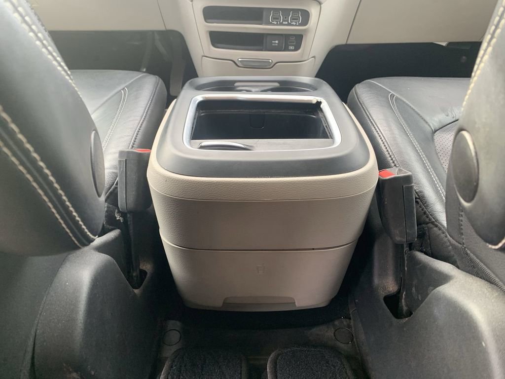 Used 2022 Chrysler Pacifica Touring-L image 19