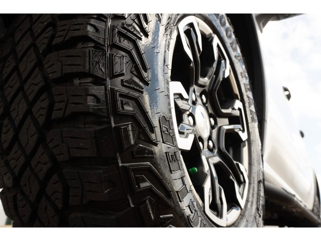 Used 2025 Chevrolet Silverado 1500 ZR2 image 9