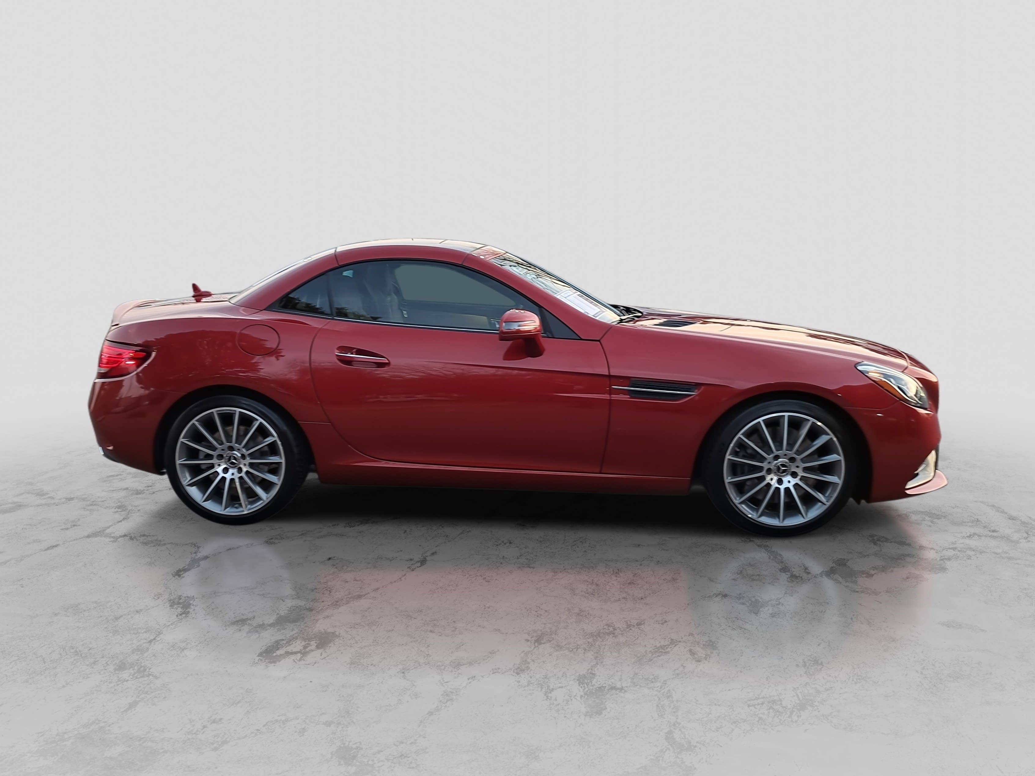 Used 2019 Mercedes-Benz SLC 300 image 4