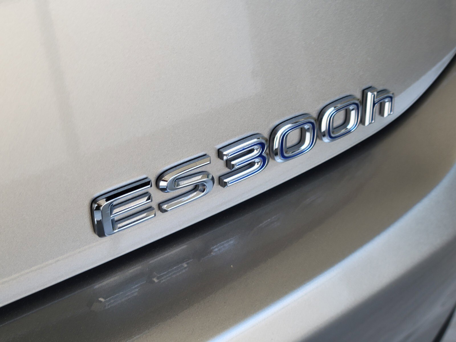 Used 2020 Lexus ES 300h w/ Accessory Package 2 image 5