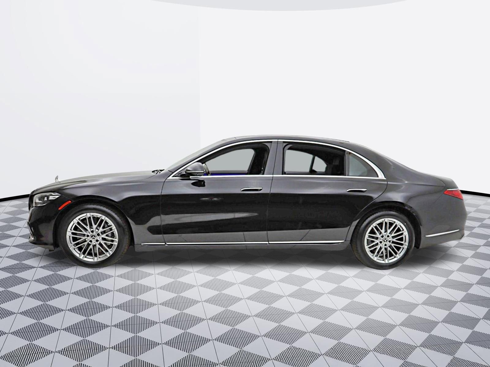 Used 2023 Mercedes-Benz S 580 4MATIC Sedan image 3