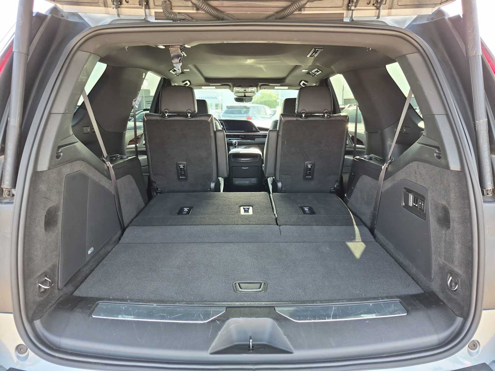 Used 2024 Cadillac Escalade Premium Luxury w/ Performance Package AWD/4WD image 34