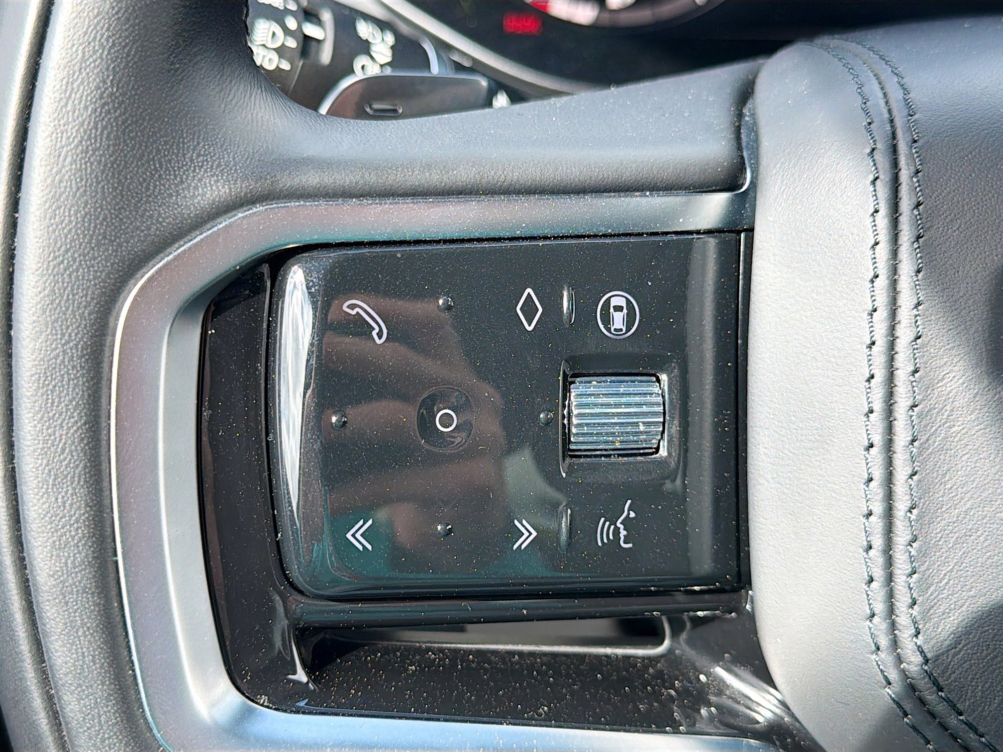 Used 2024 Land Rover Range Rover Sport SE image 38