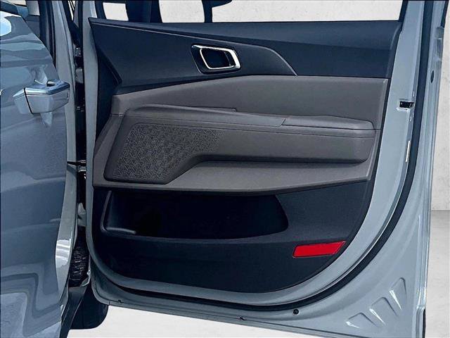 Used 2025 Kia Carnival EX FWD image 19