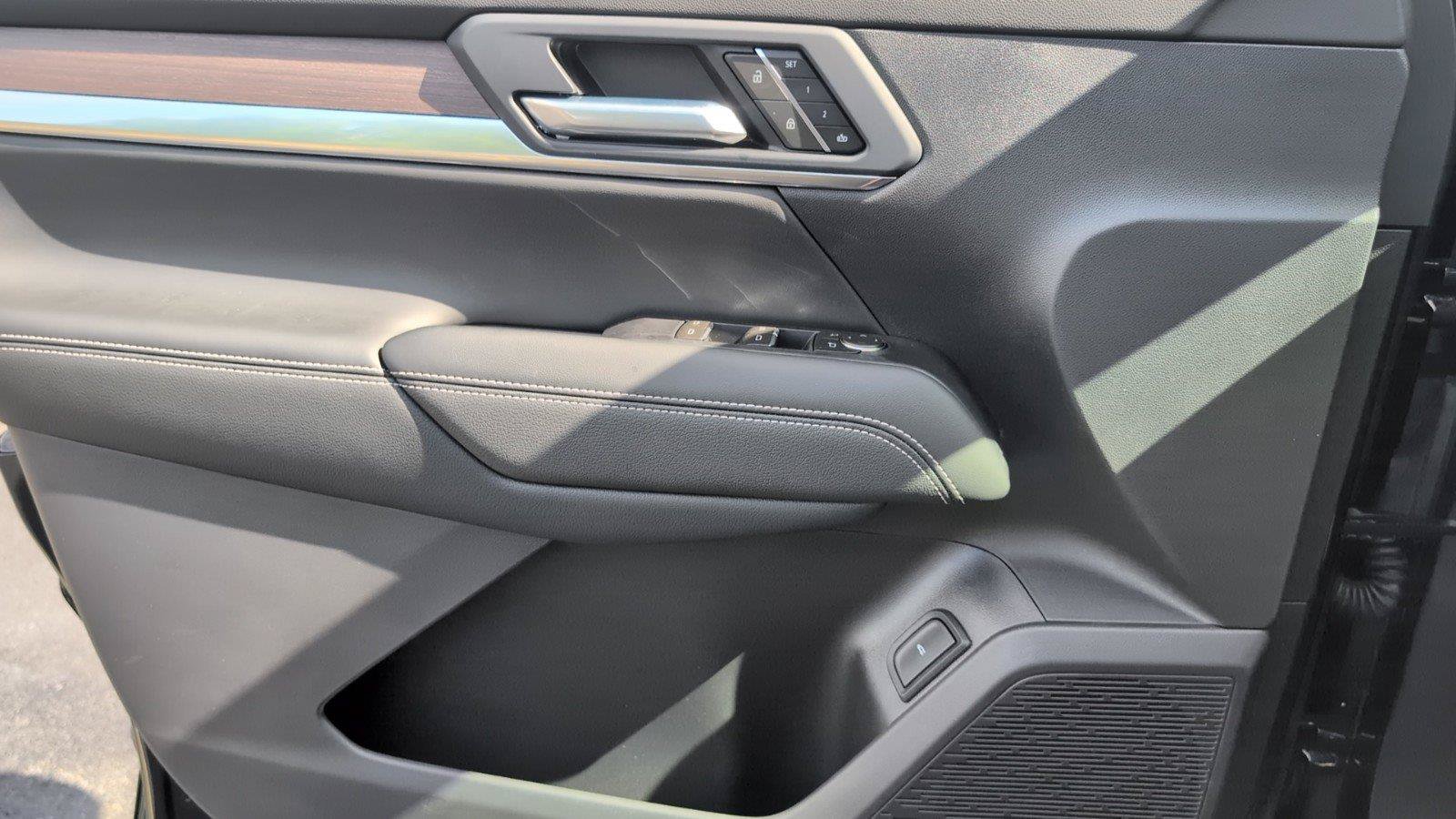 New 2026 GMC Terrain Denali w/ LPO, Floor Liner Package AWD/4WD image 18