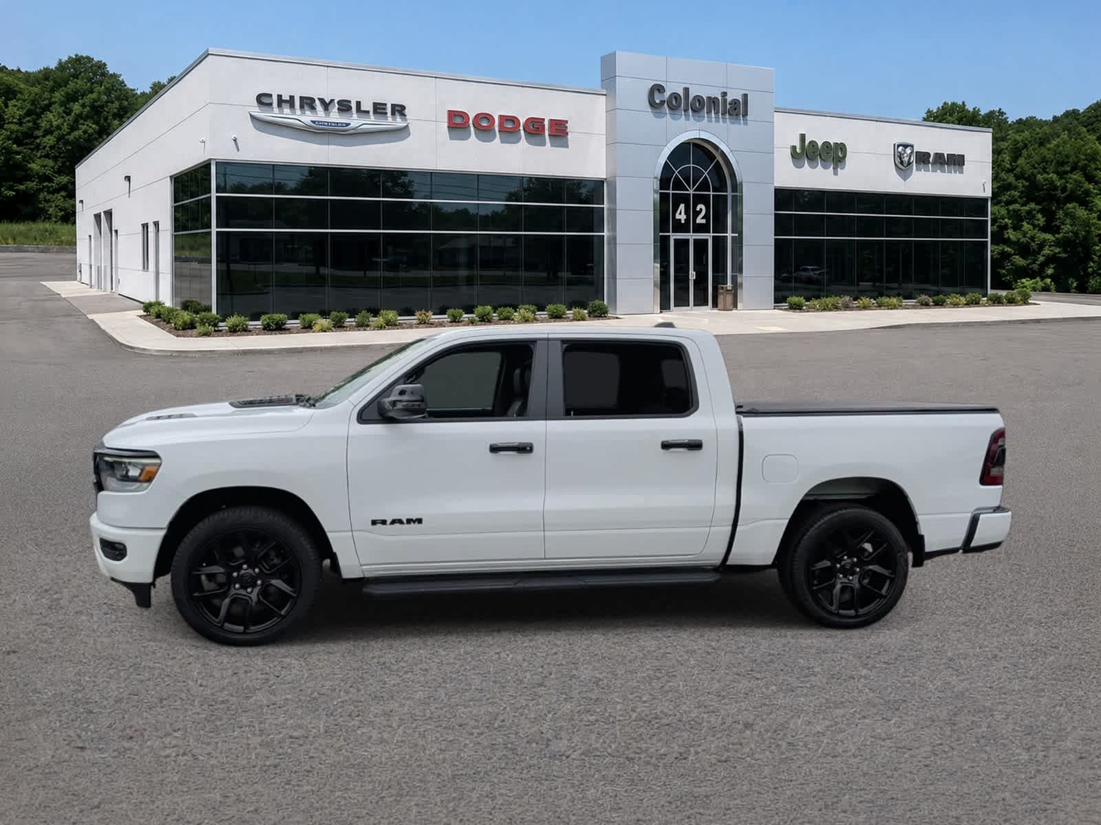 Used 2023 RAM 1500 Laramie AWD/4WD image 3