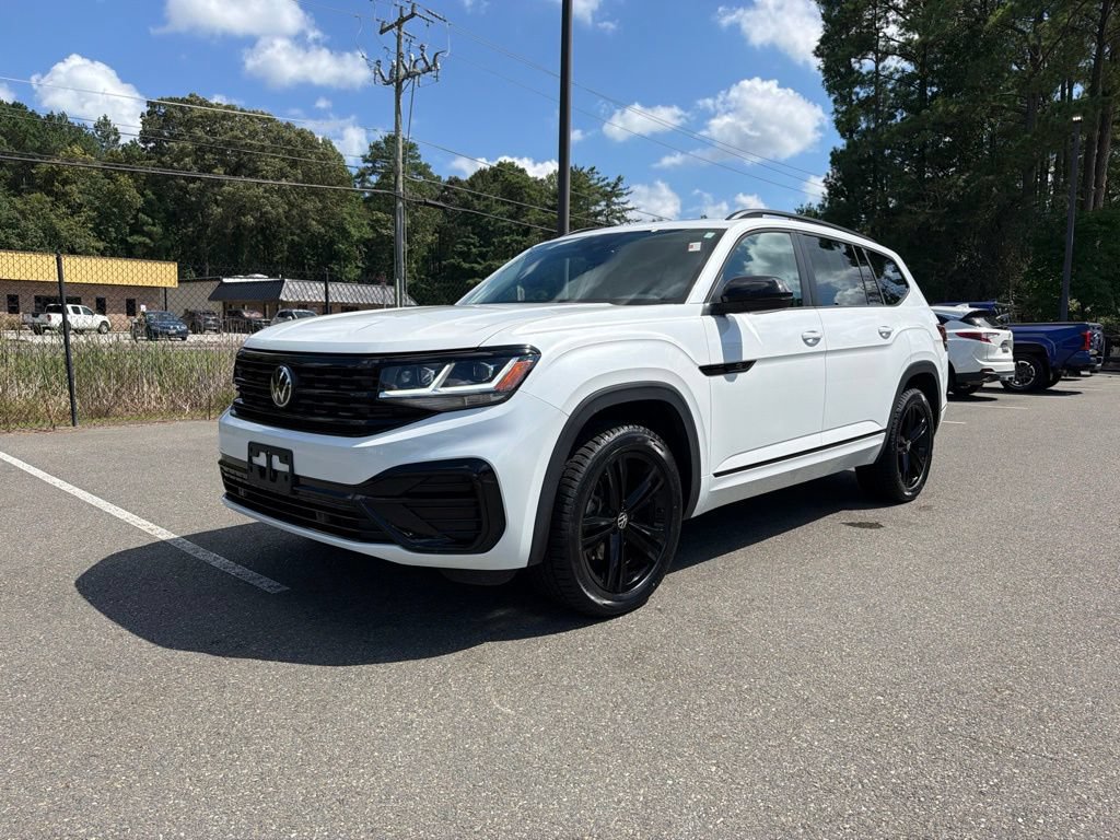 Used 2023 Volkswagen Atlas SEL R-Line AWD/4WD image 2