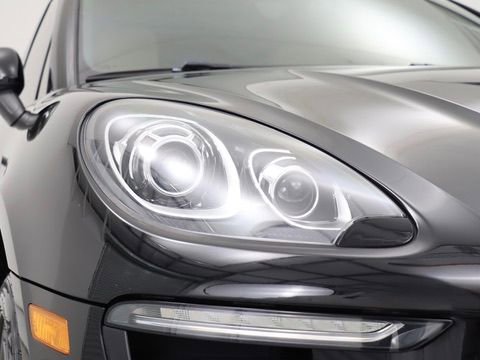 Used 2018 Porsche Macan Sport Edition AWD/4WD image 10