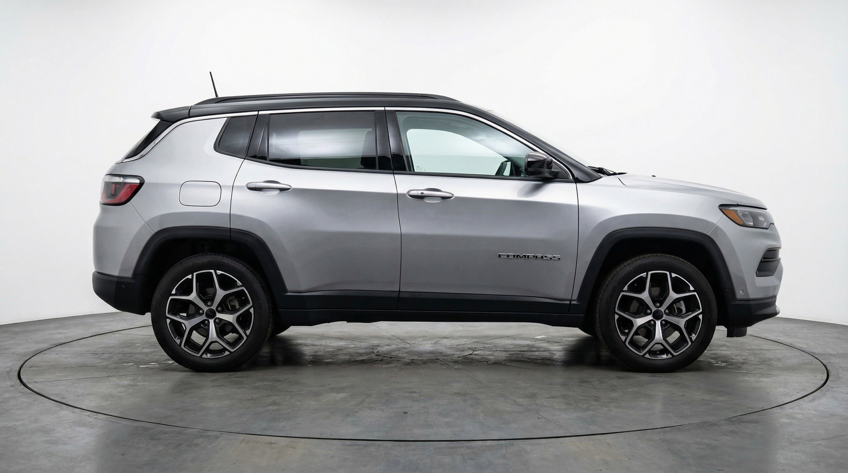 Used 2025 Jeep Compass Limited image 11