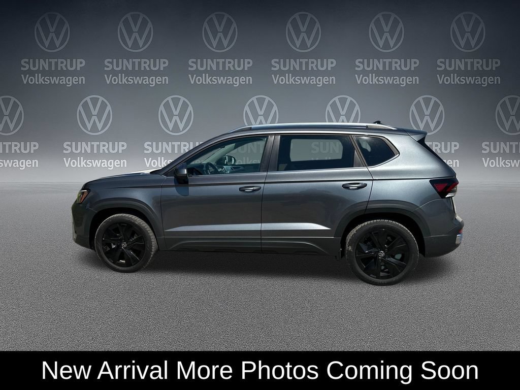 Used 2025 Volkswagen Taos SE FWD image 2