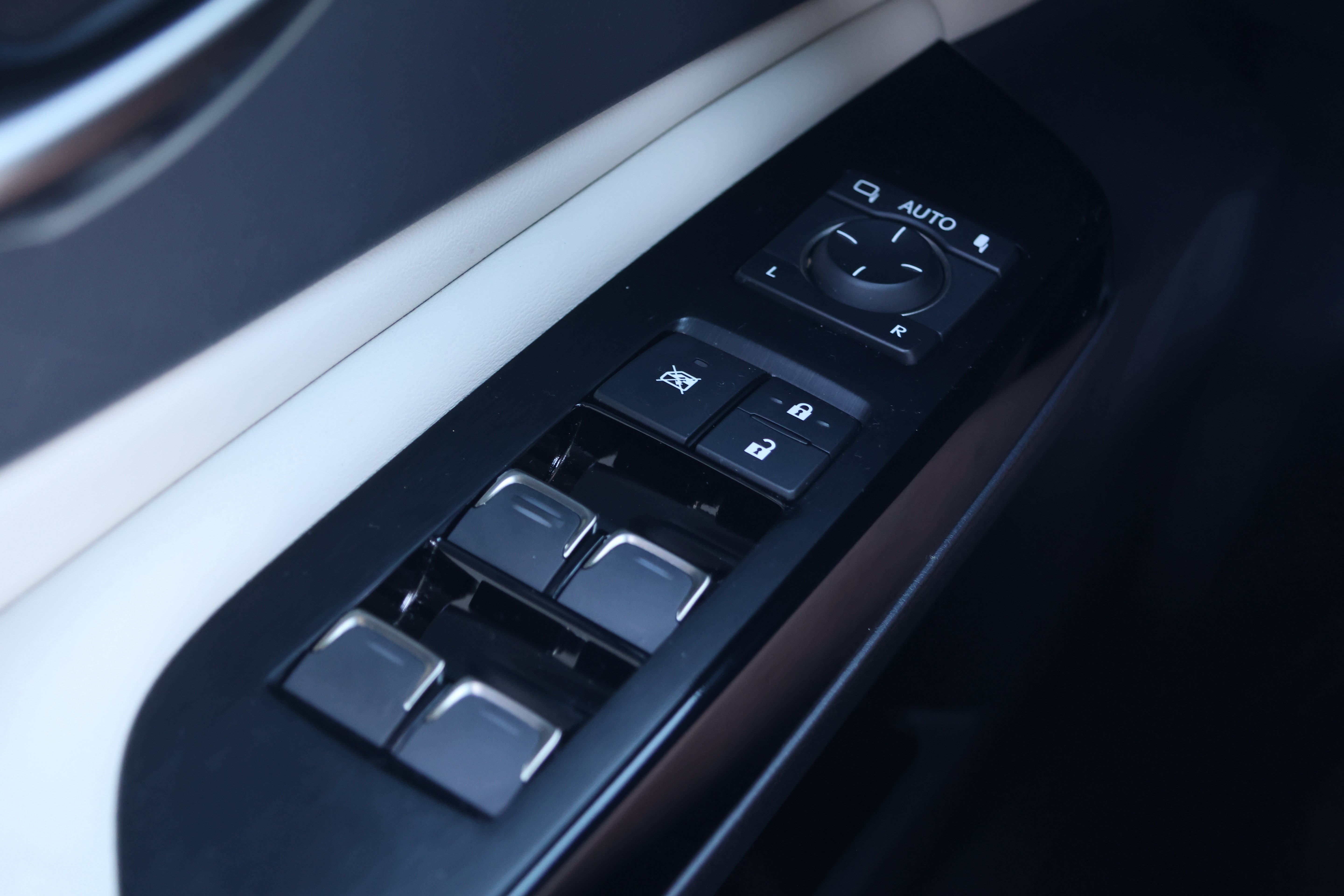 Used 2025 Lexus ES 350 w/ Premium Package FWD image 14