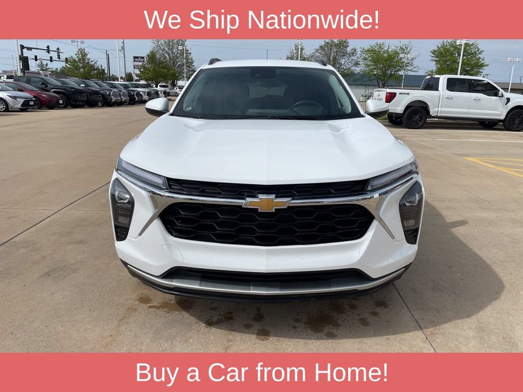 Used 2025 Chevrolet Trax LT w/ LT Convenience Package FWD image 3