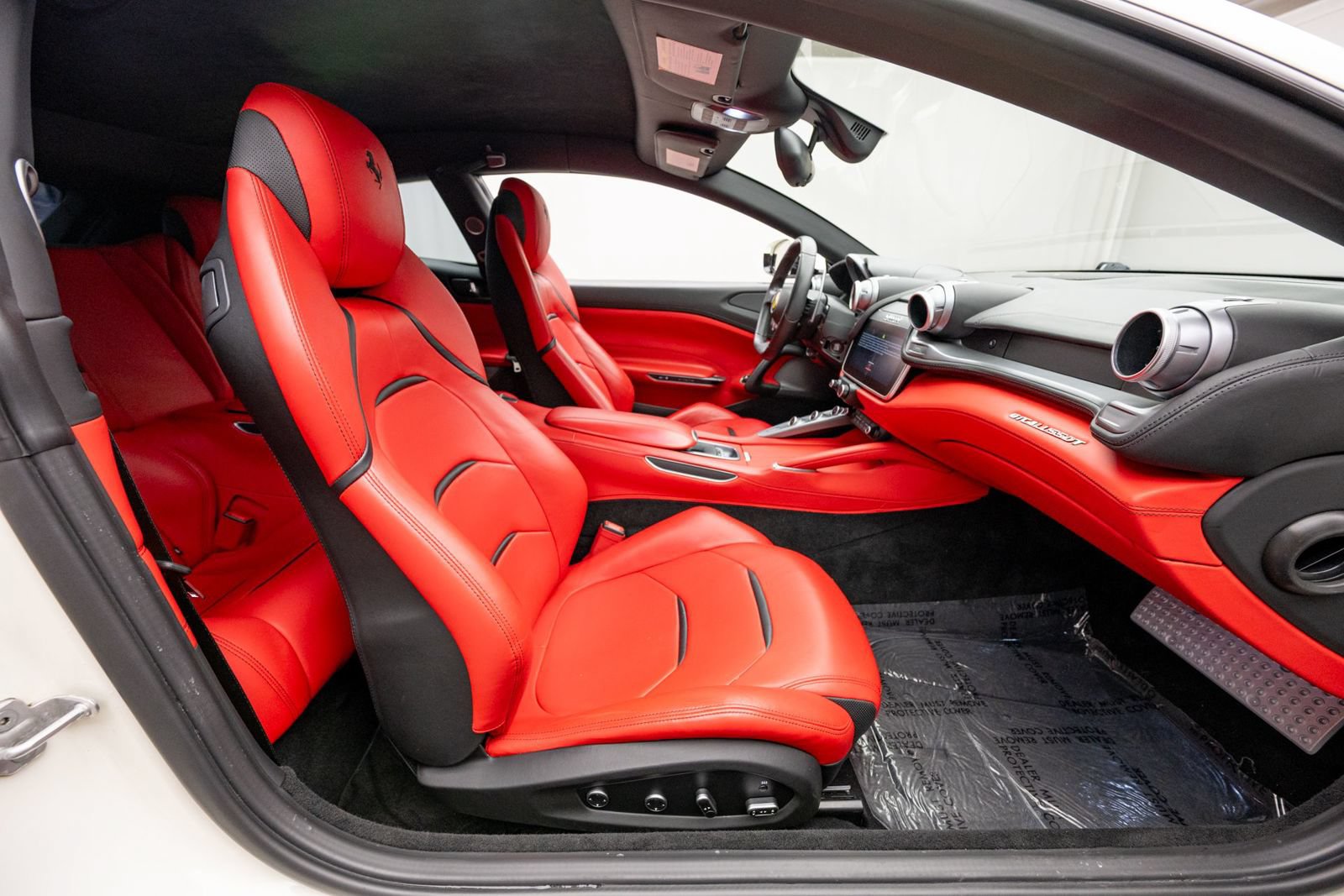Used 2018 Ferrari GTC4Lusso T RWD image 14
