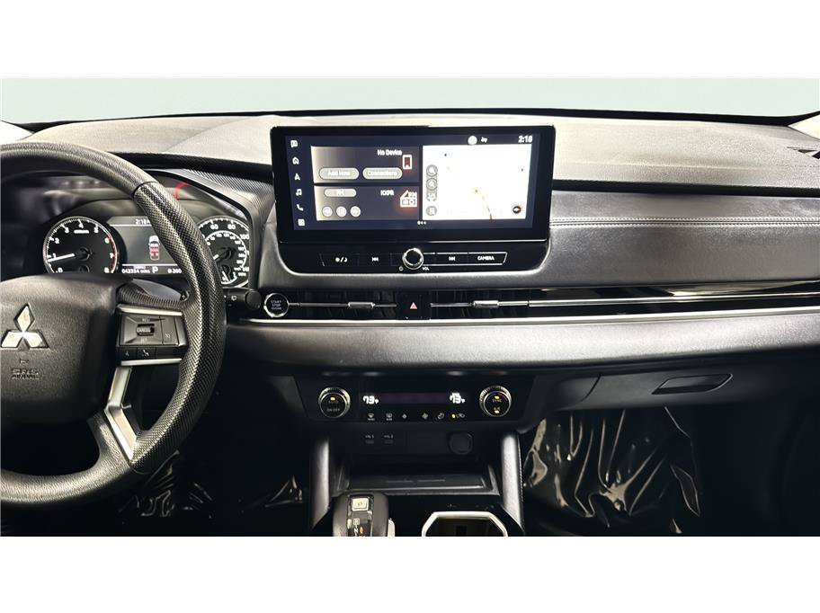 Used 2025 Mitsubishi Outlander ES FWD image 29