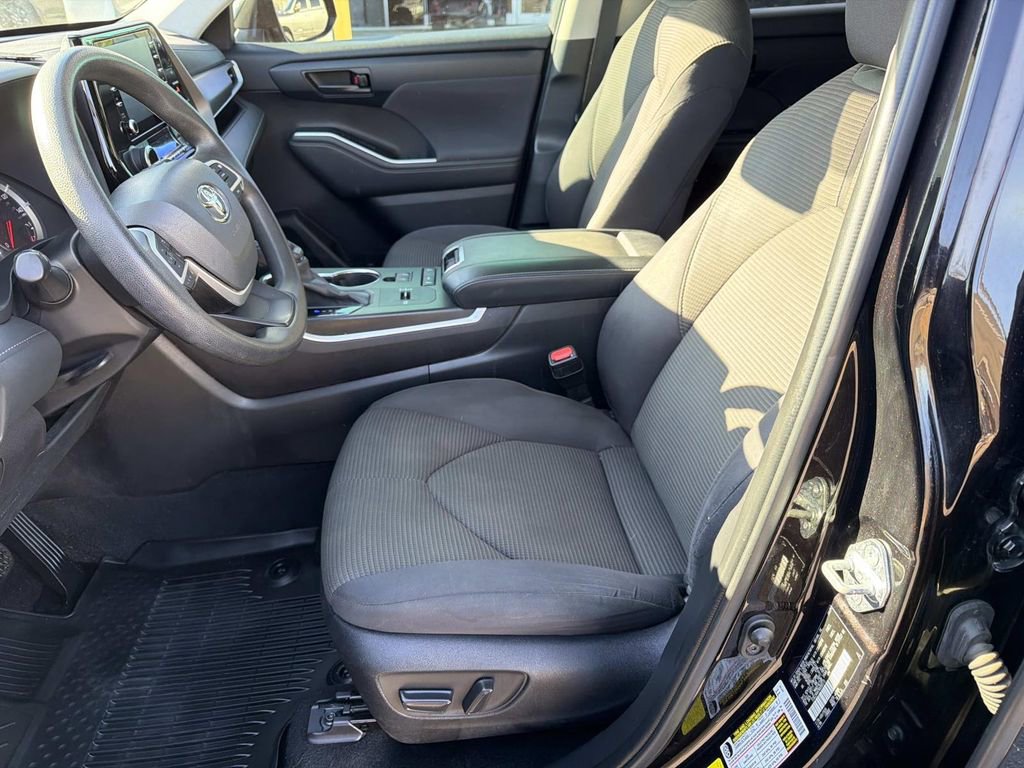 Used 2022 Toyota Highlander L image 22