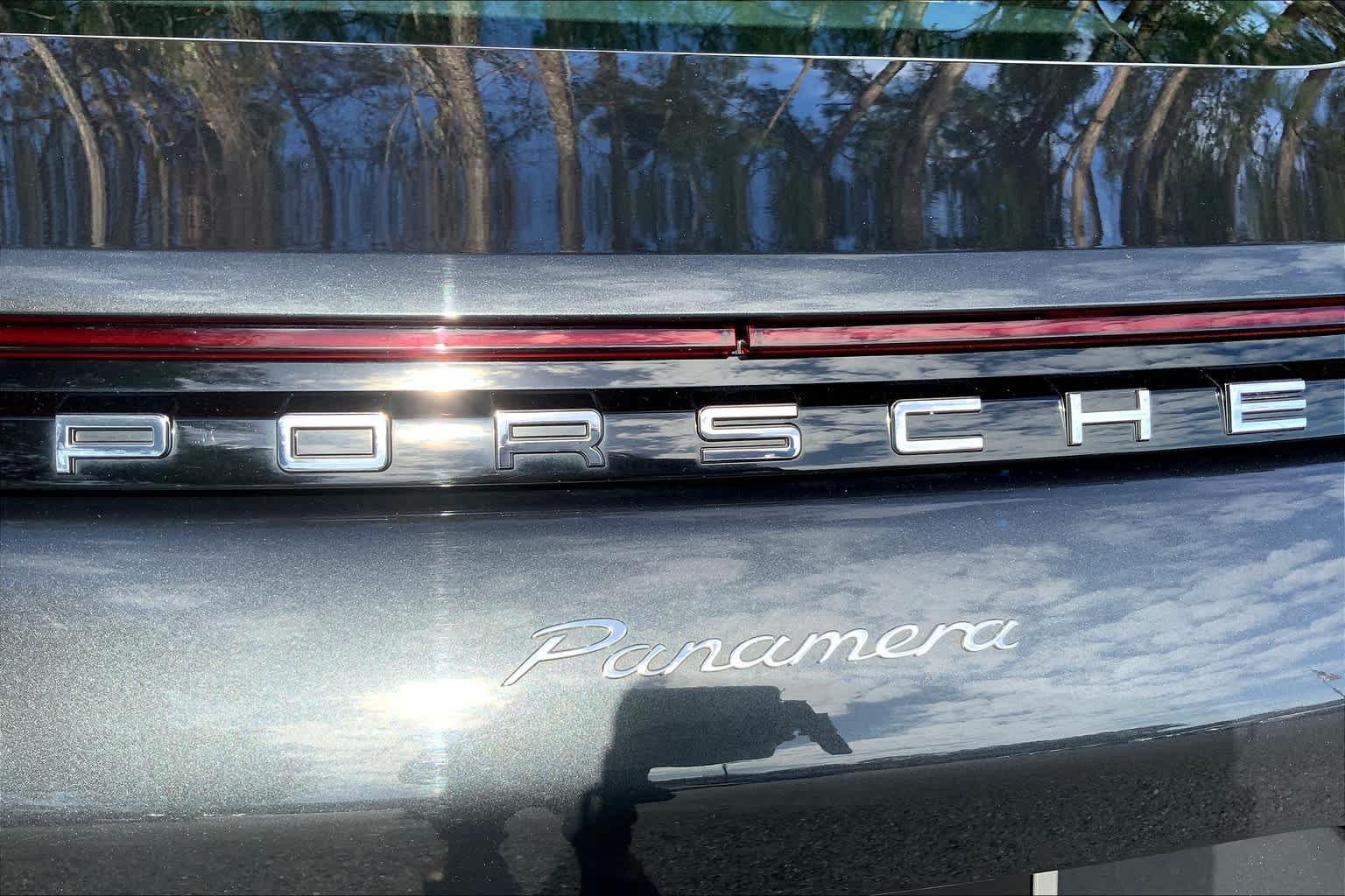 Used 2018 Porsche Panamera RWD image 31