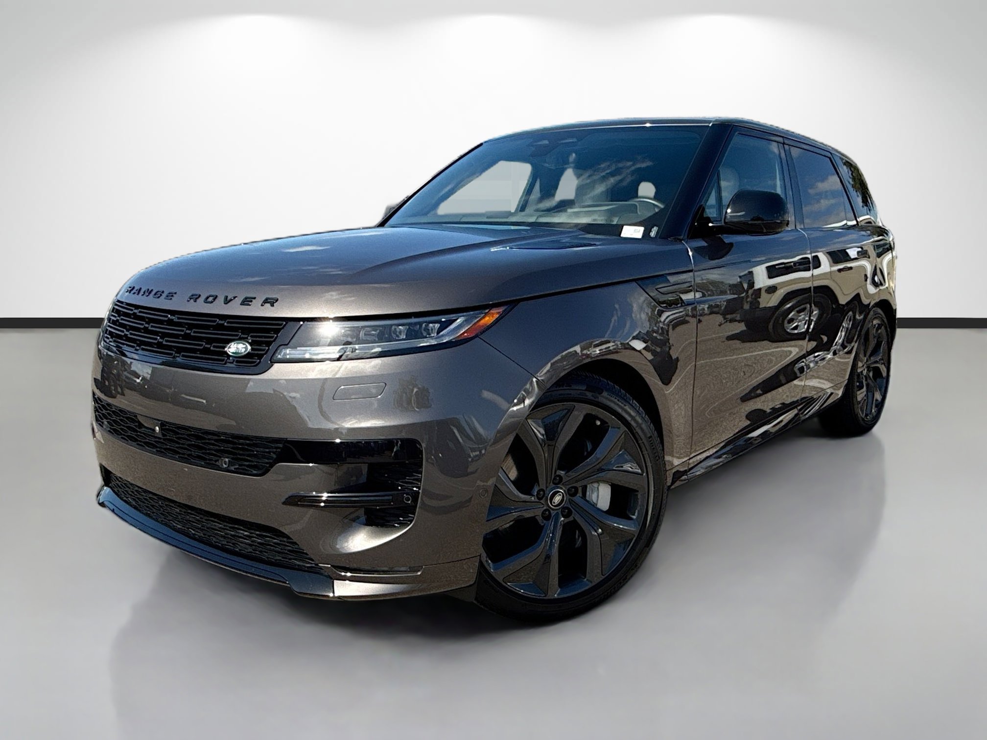 Used 2025 Land Rover Range Rover Sport Dynamic SE image 1