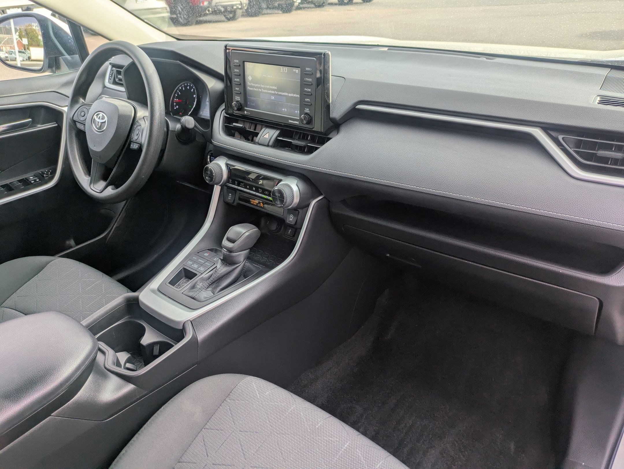 Used 2021 Toyota RAV4 XLE w/ Carpet Mat Package (TMS) image 31