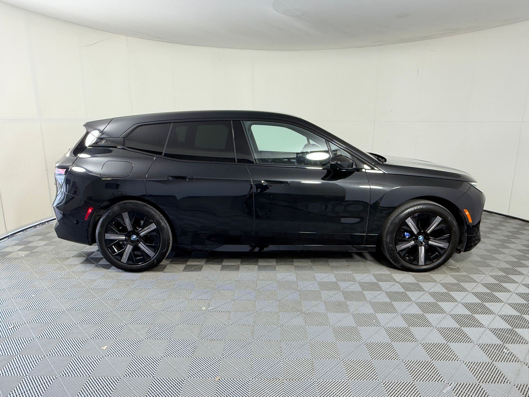 Used 2024 BMW iX M60 AWD/4WD image 8