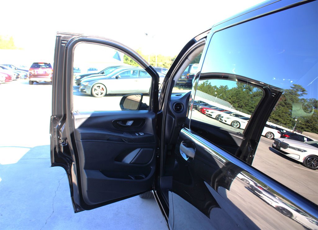 Used 2018 Mercedes-Benz Metris Passenger image 19