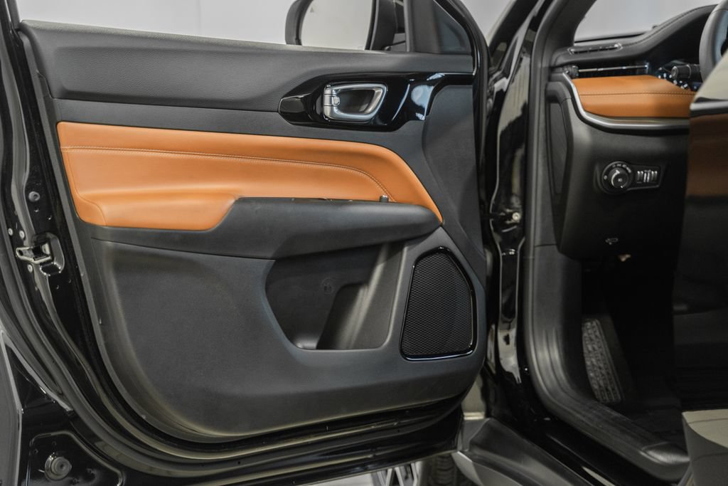 Certified 2025 Jeep Compass Limited AWD/4WD image 41