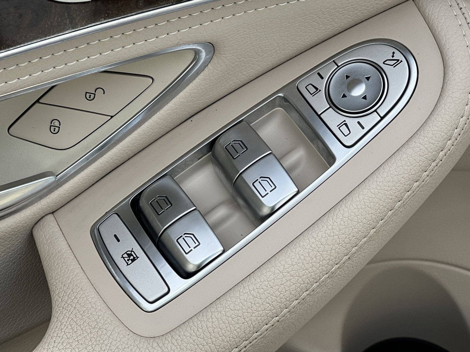 Used 2015 Mercedes-Benz C 300 4MATIC Sedan image 20