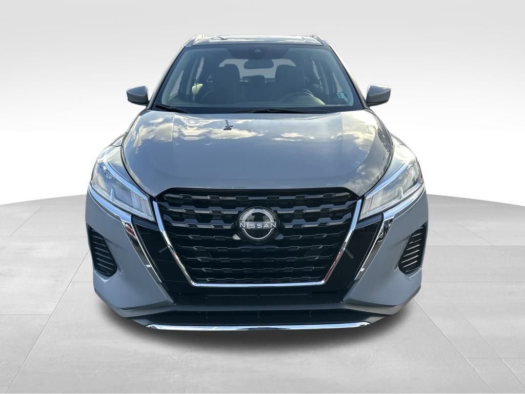 Used 2023 Nissan Kicks SV image 2