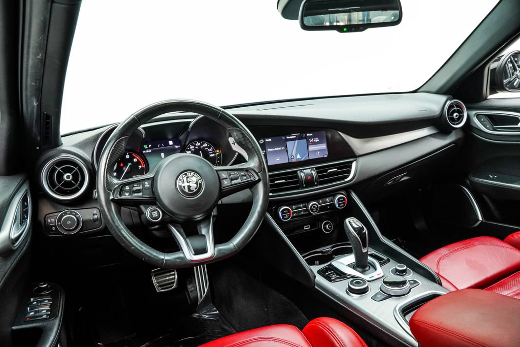 Used 2023 Alfa Romeo Giulia Veloce RWD image 5