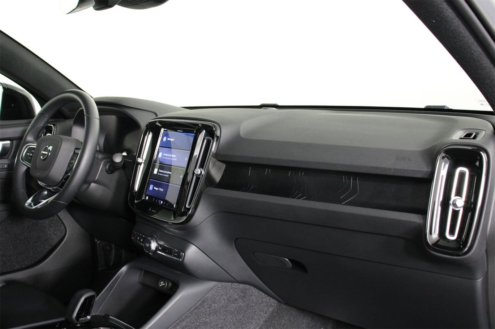 Certified 2023 Volvo C40 Recharge Core w/ Climate Package image 22