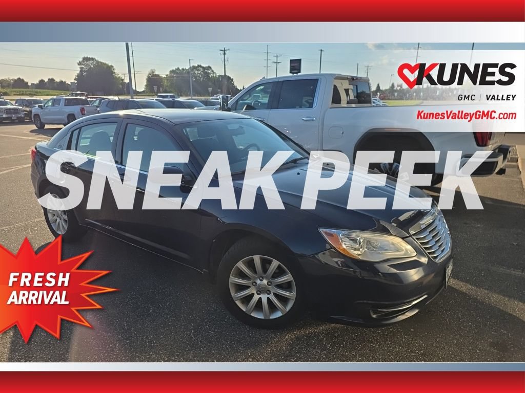 Used 2013 Chrysler 200 Touring FWD image 1