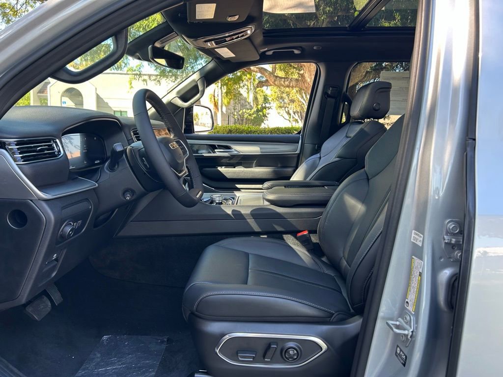 New 2025 Jeep Wagoneer L Series II w/ Premium Group I image 16