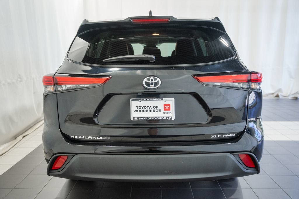Used 2022 Toyota Highlander XLE AWD/4WD image 5